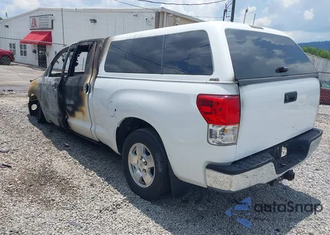 2013 Toyota Tundra Grade 5.7L V8 z USA, uszkodzony, nr VIN 5TFUW5F1XDX290595